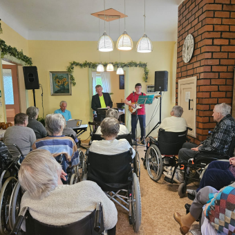 Kopā ar &quot;Zeļļiem&quot; līksmās dziesmās